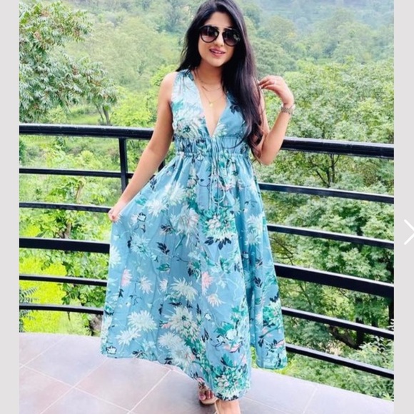 H&M Dresses & Skirts - H&M Lyocell-blend V-neck Dress in Turquoise/Floral